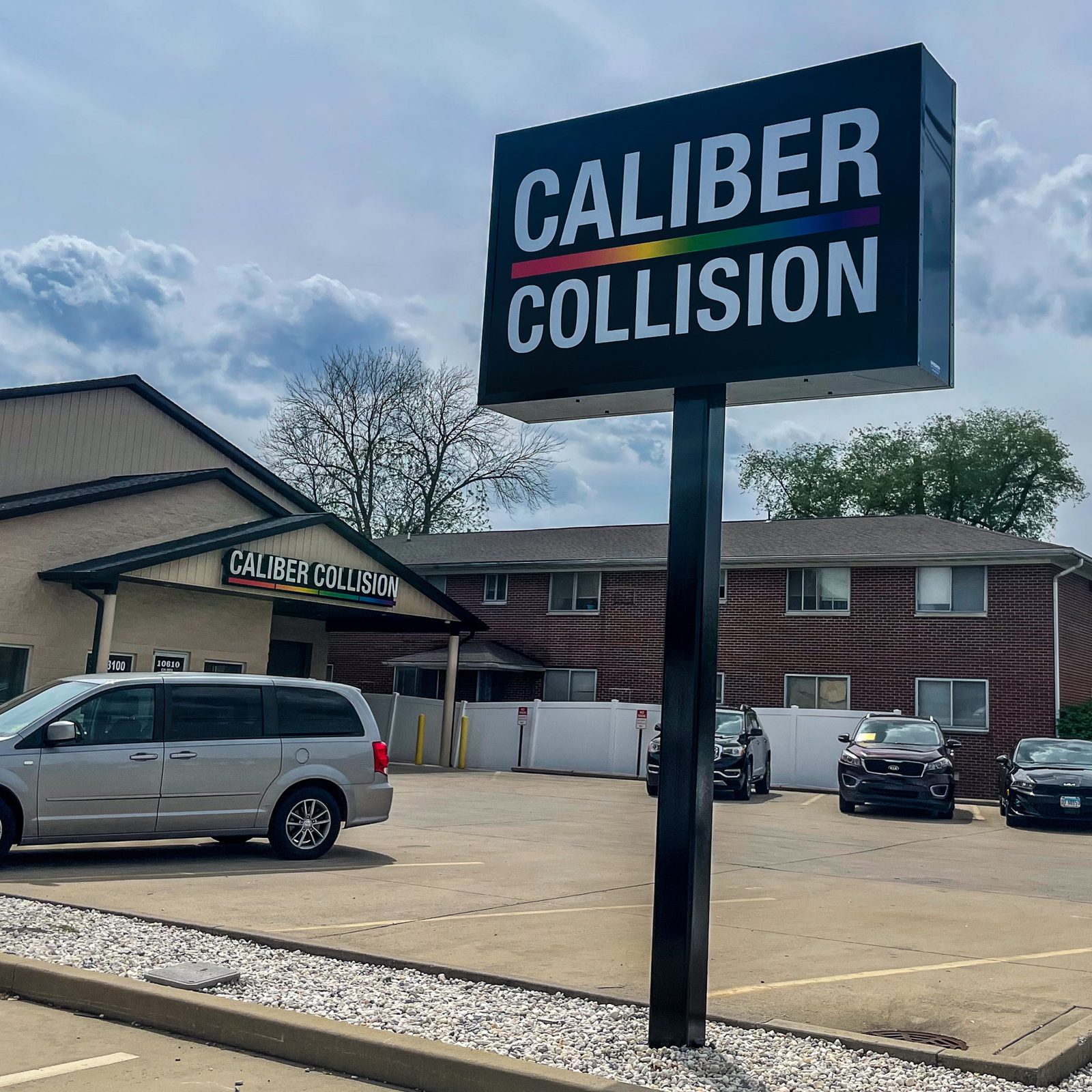 Illuminated pylon sign for Caliber Collision
