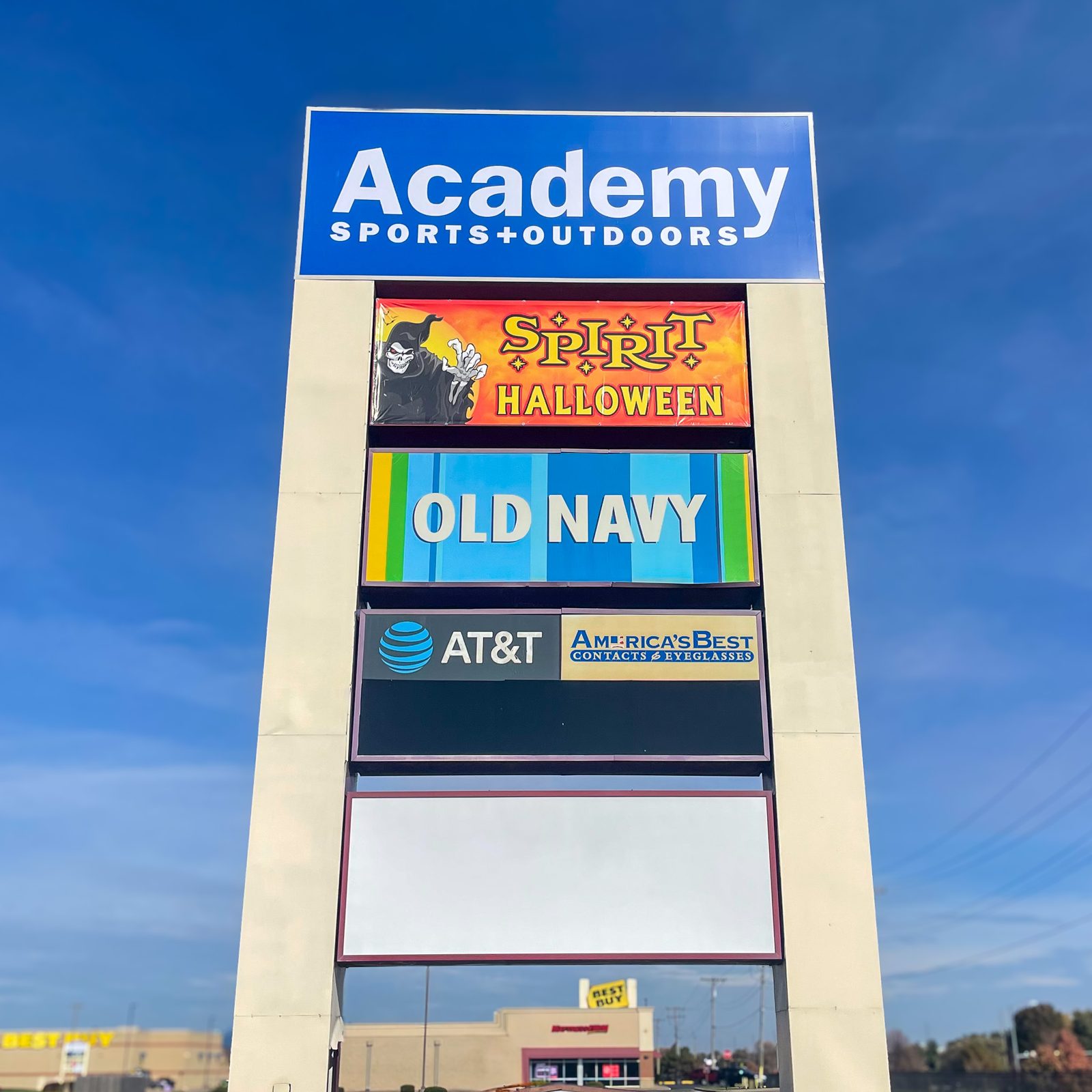 Multi-tenant pylon for Academy Sports Plaza