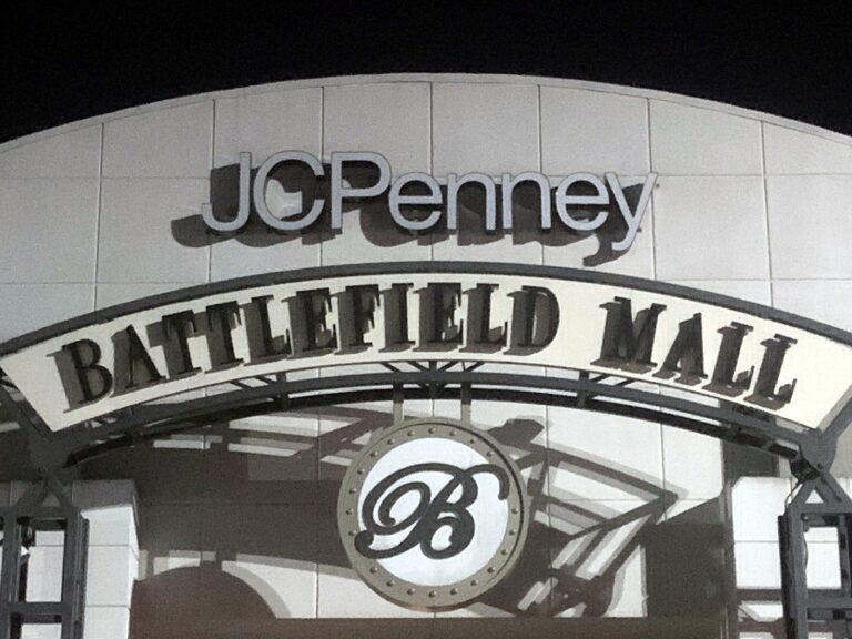 Channel letter sign for Battlefield Mall in Springfield, MO