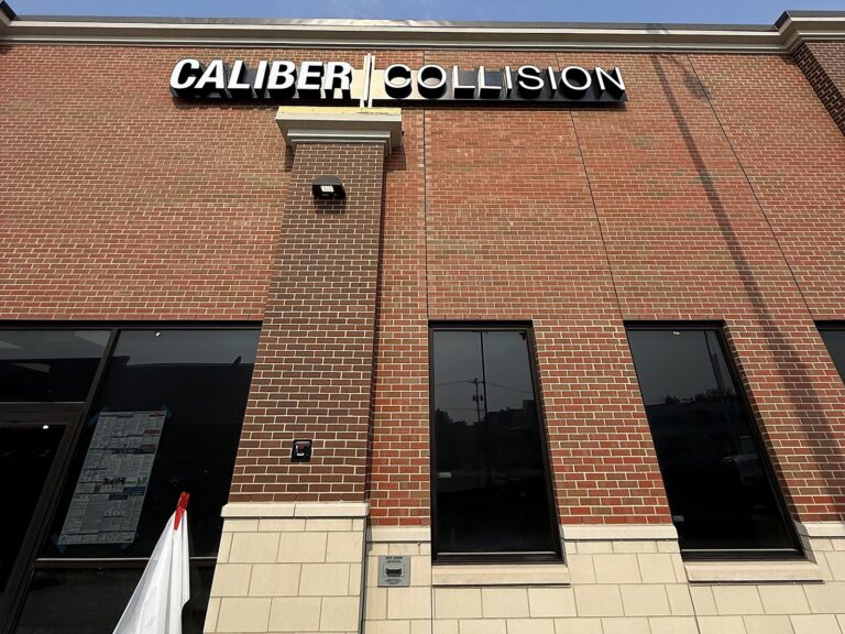 Channel letter sign for Caliber Collision in Blue Island, IL