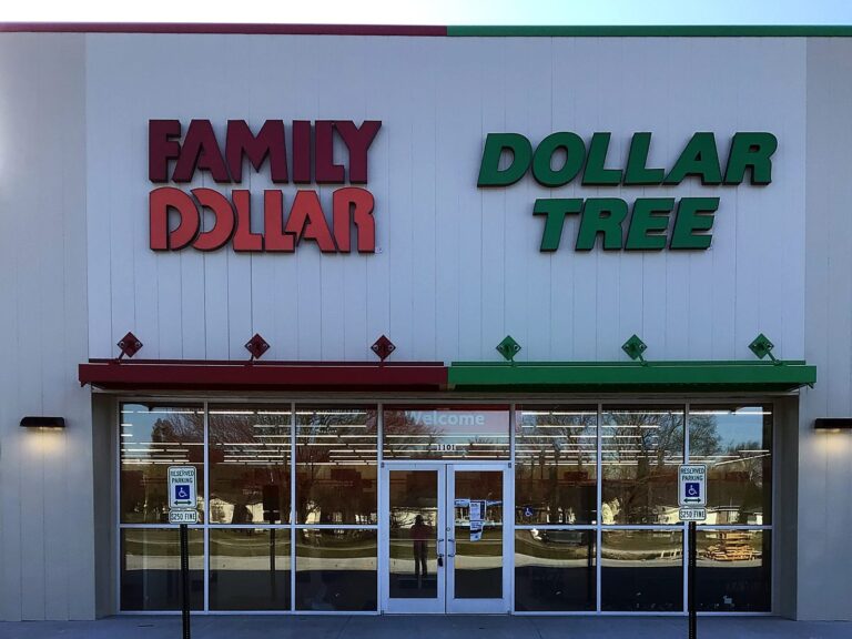 Channel letter sign for Family Dollar in Henry, IL