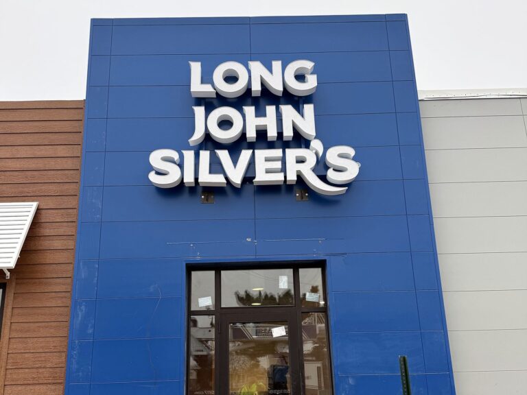 Channel letter sign for Long John Silver's in Sedalia, MO