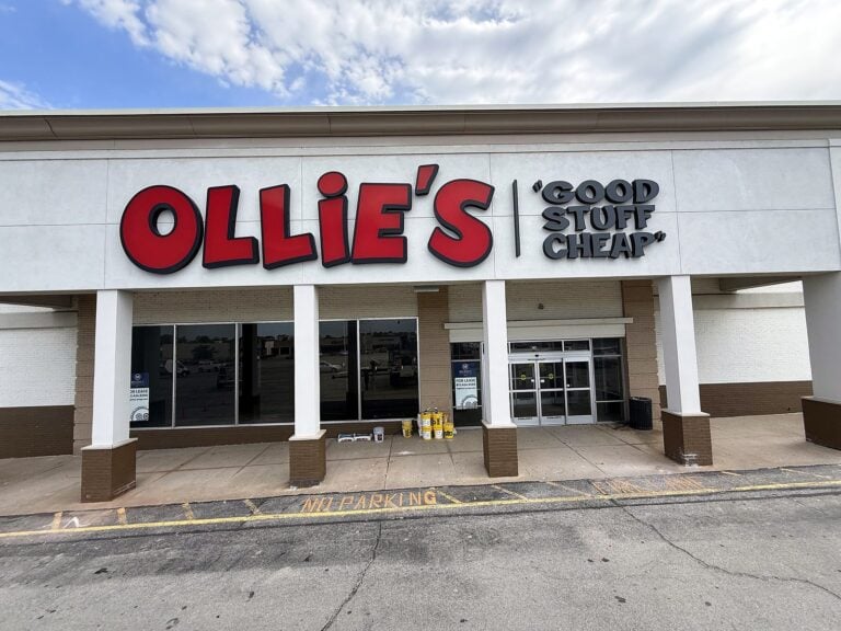Channel letter sign for Ollie's in Hannibal, MO