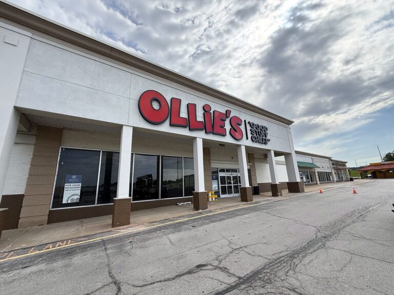 Channel letter sign for Ollie's in Hannibal, MO – view 2
