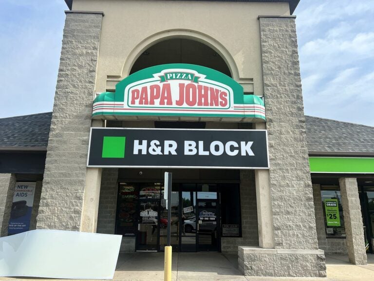Channel letter sign for Papa John's in Jacksonville, IL