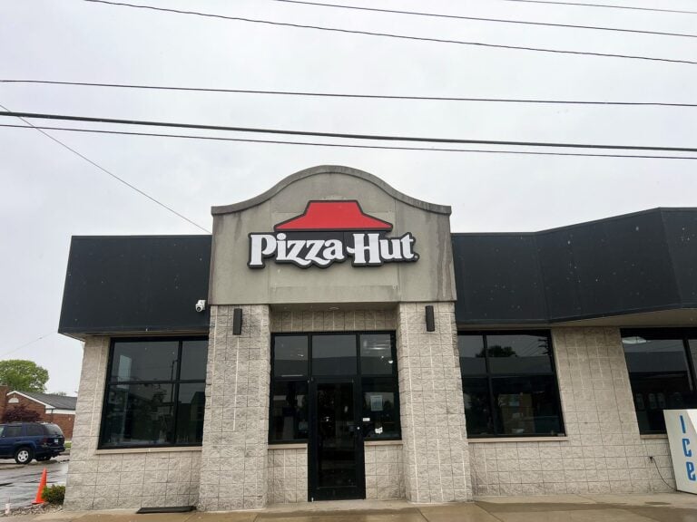 Channel letter sign for Pizza Hut in Jerseyville, IL