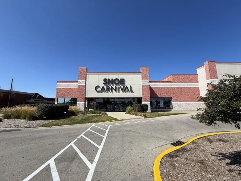 Channel letter sign for Shoe Carnival in Champaign, IL