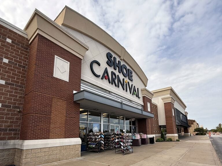Channel letter sign for Shoe Carnival in Quincy, IL