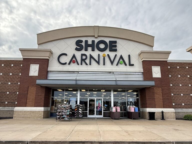 Channel letter sign for Shoe Carnival in Quincy, IL – view 2