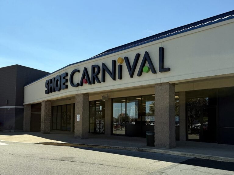 Channel letter sign for Shoe Carnival in Springfield, IL