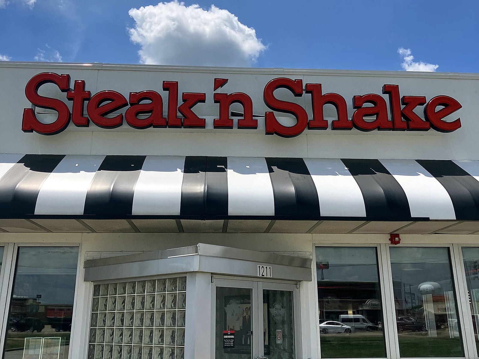 Striped storefront awning and channel letters at Steak ’n Shake