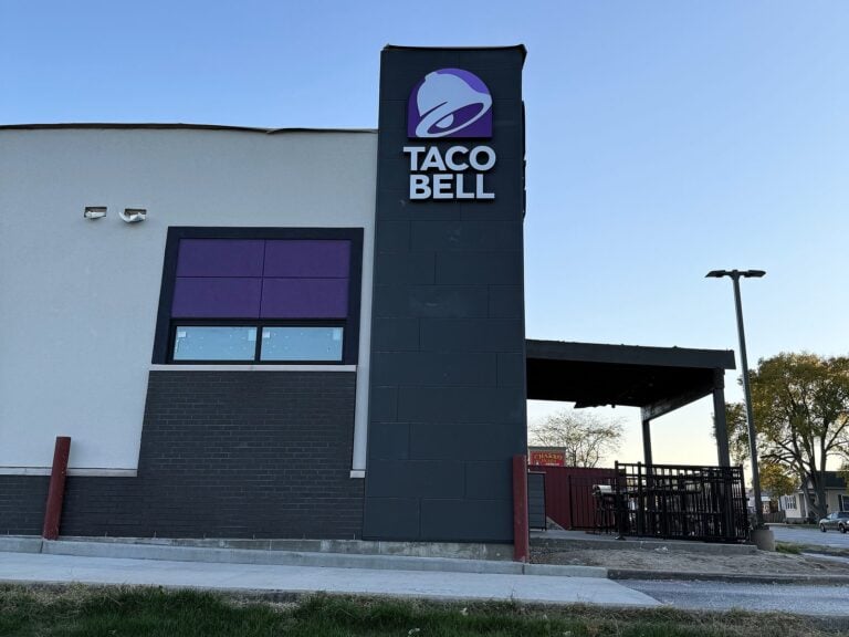 Channel letter sign for Taco Bell in Taylorville, IL