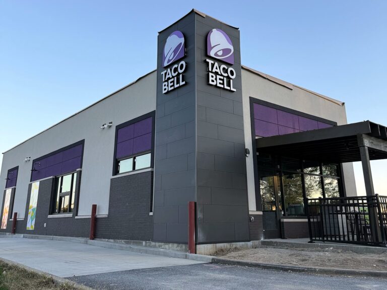 Channel letter sign for Taco Bell in Taylorville, IL – view 2