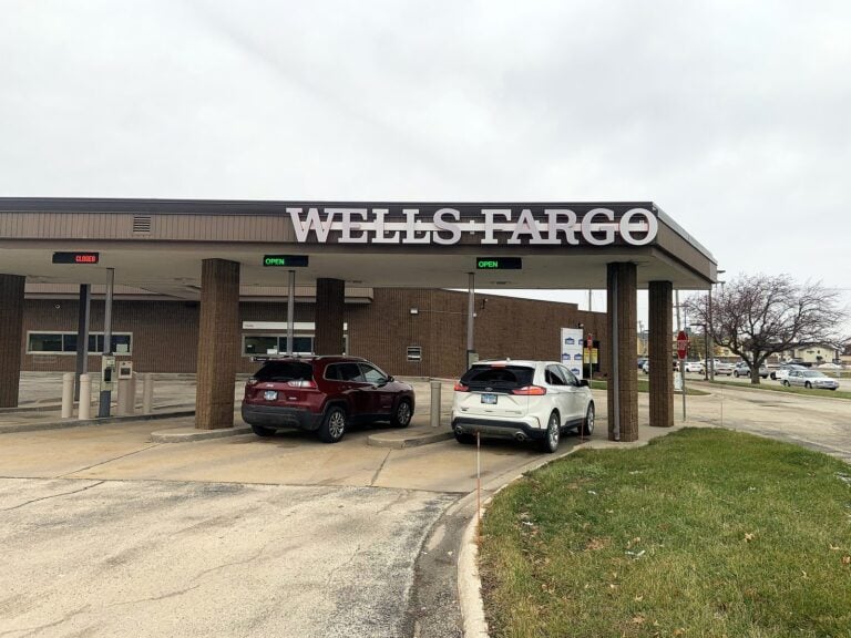 Channel letter sign for Wells Fargo in Galesburg, IL