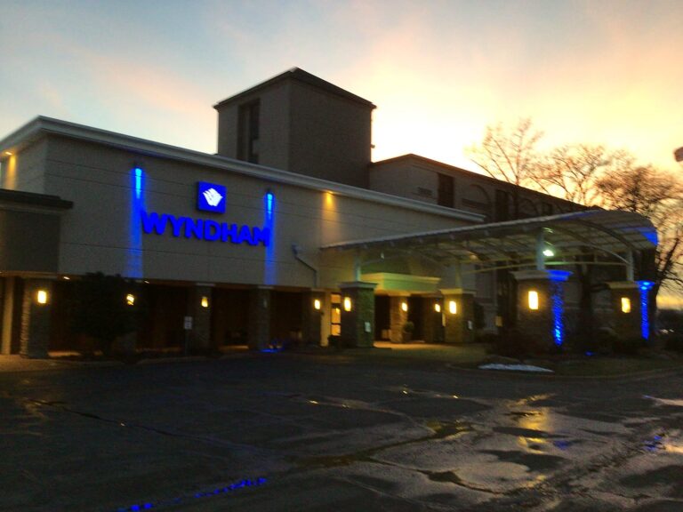 Channel letter sign for Wyndham – view 2