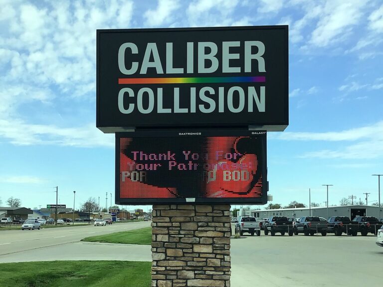 Monument sign for Caliber Collision in Mattoon, IL