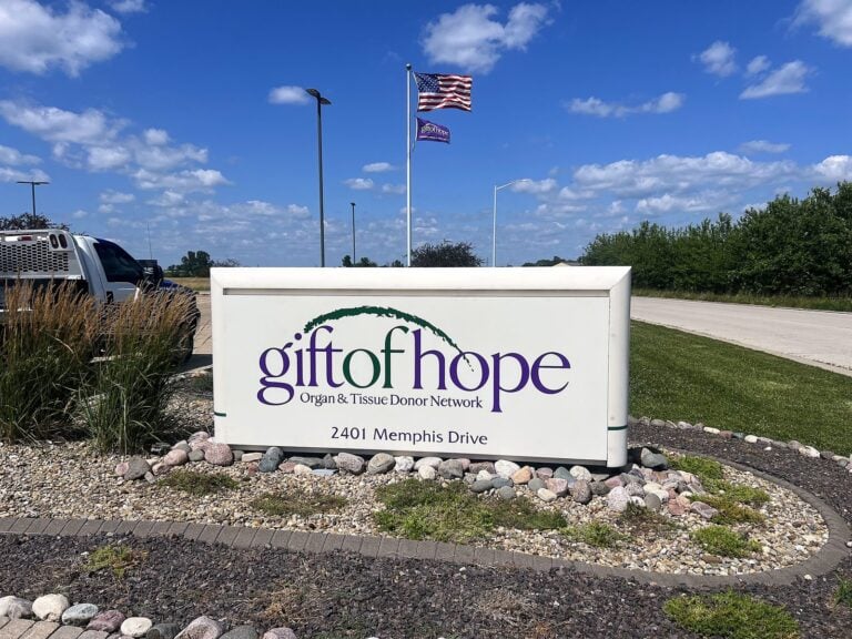 Monument sign for Gift of Hope in Springfield, IL – view 2