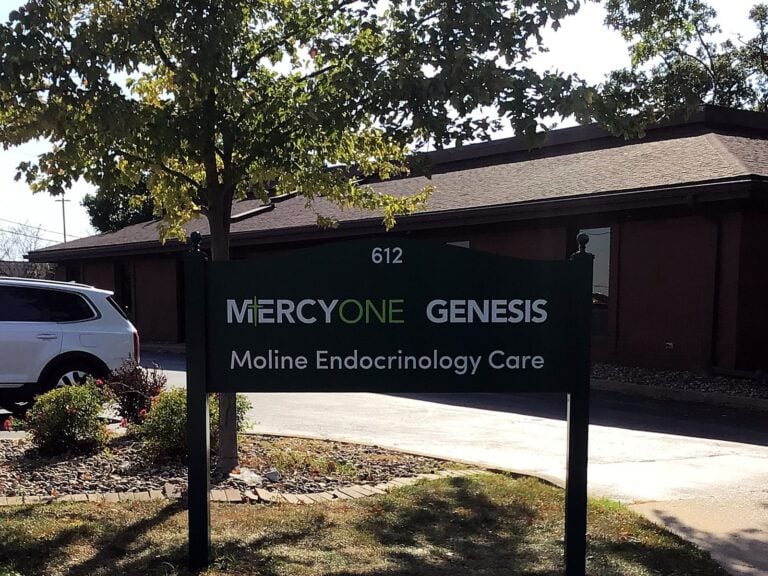 Monument sign for MercyOne Genesis in Moline, IL
