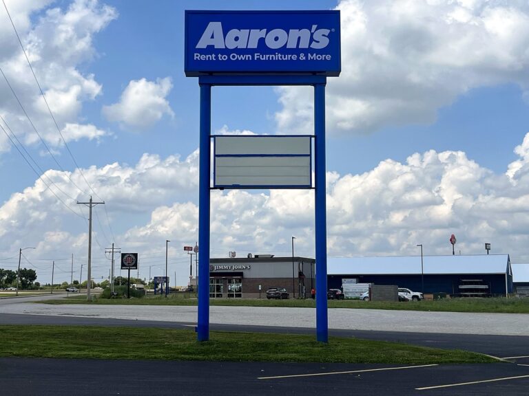 Pylon sign for Aaron's in Litchfield, IL