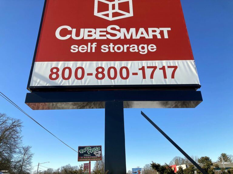 Pylon sign for CubeSmart in Belleville, IL