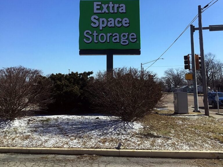Pylon sign for Extra Space Storage in Belleville, IL
