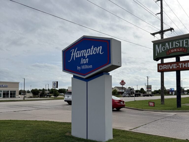 Pylon sign for Hampton Inn by Hilton in Macomb, IL – view 2