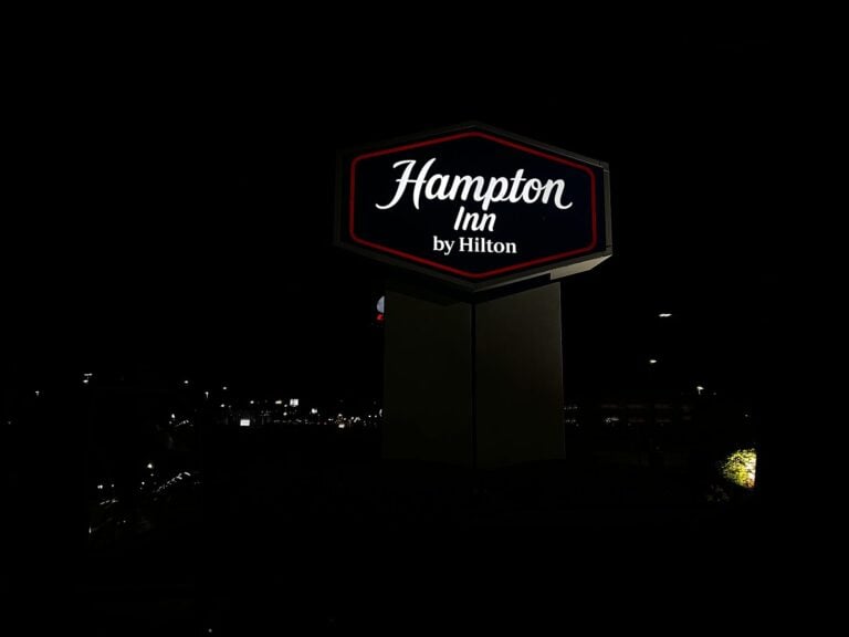 Pylon sign for Hampton Inn in Jacksonville, IL, illuminated at night