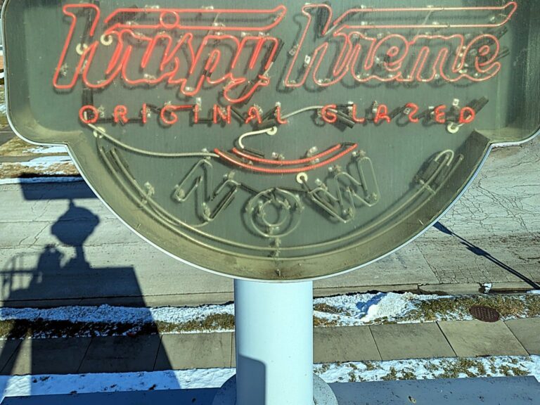 Pylon sign for Krispy Kreme in Springfield, IL