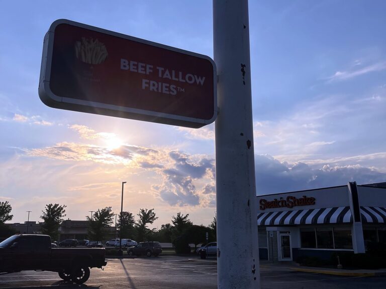 Pylon sign in Mattoon, IL – view 2