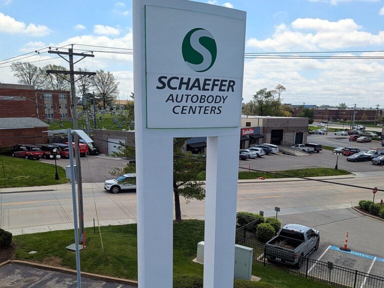 Pylon sign for Schaefer Autobody Centers in St Louis, MO