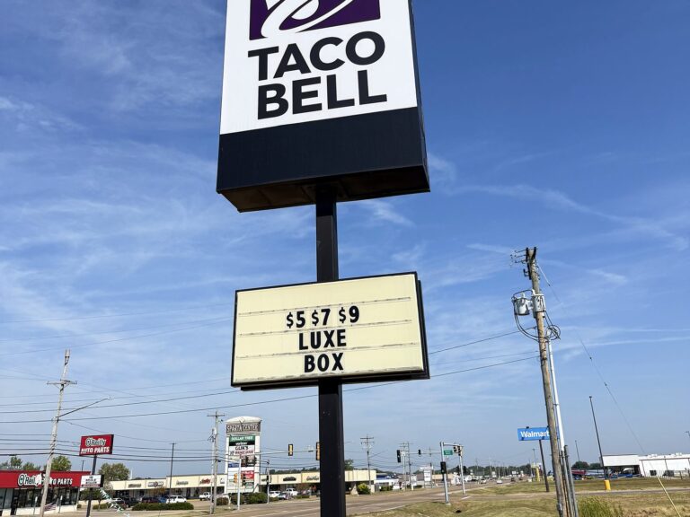 Pylon sign for Taco Bell in Sparta, IL