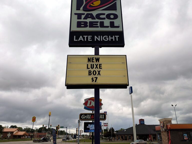 Pylon sign for Taco Bell in Tuscola, IL