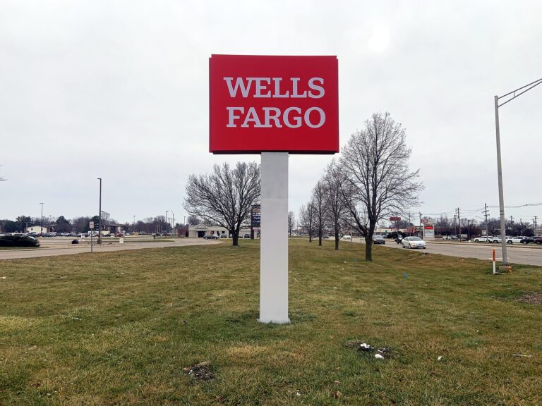 Pylon sign for Wells Fargo in Galesburg, IL